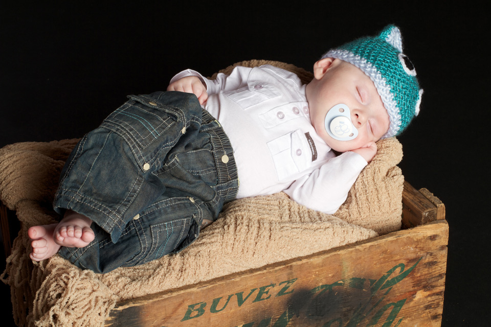 Bébé dort avec sa suce